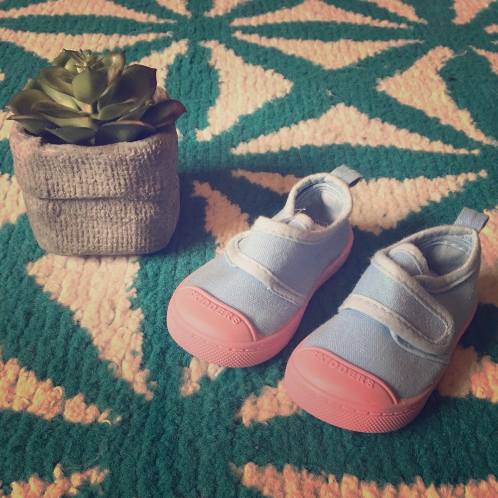 *FREE WITH $10 purchase!* Skidders toddler shoes